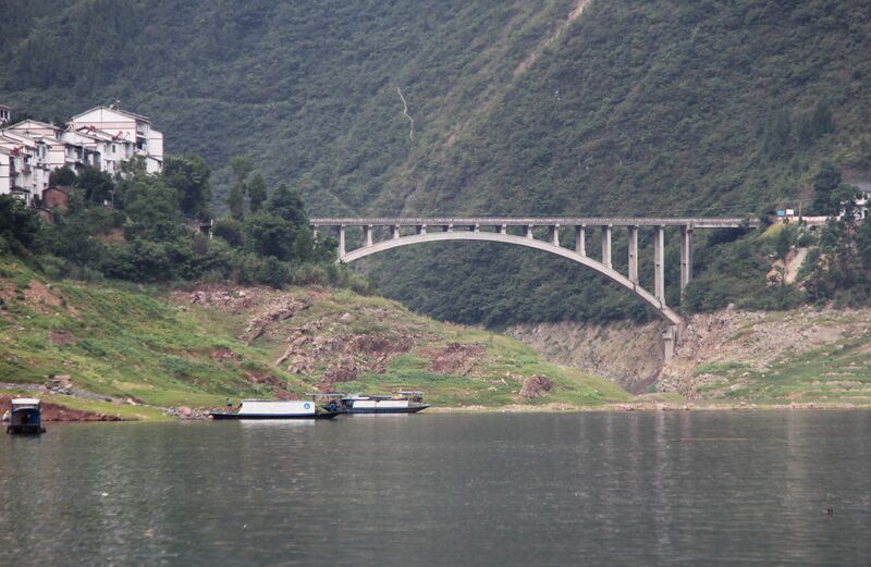 File:710DaningheBoatAreaUnknownArch copy.JPG