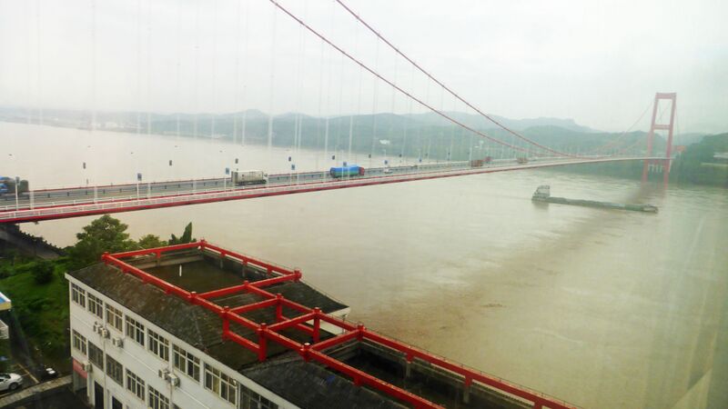 File:8YichangBridgebyFilmer.jpg