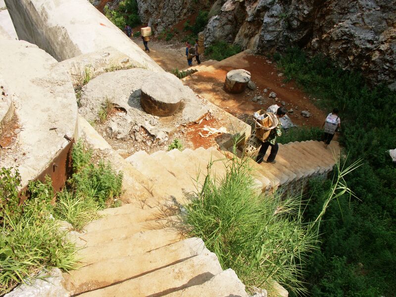File:AzhiheBridgeStairs.jpg