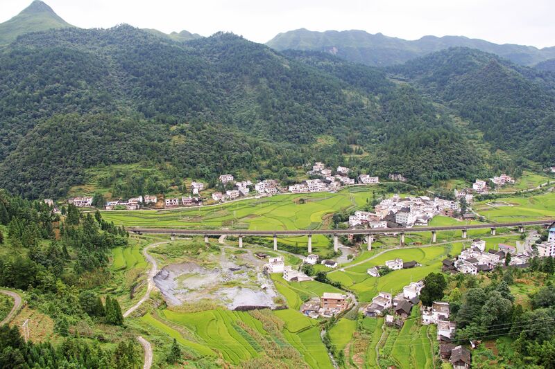 File:BamaochongRailway.jpg