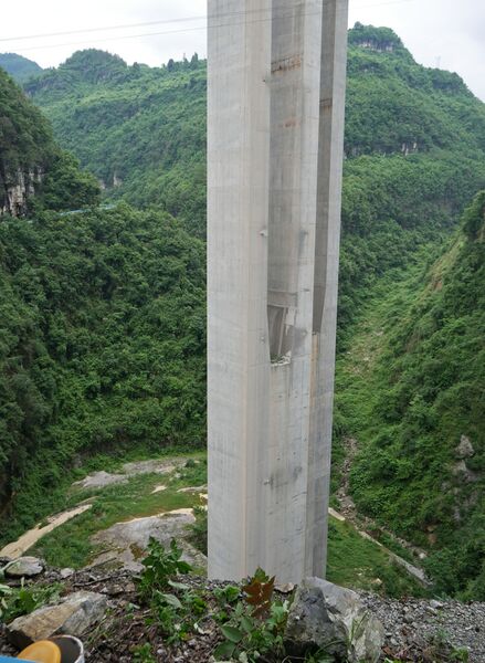 File:HuoyandongPierShaft.JPG