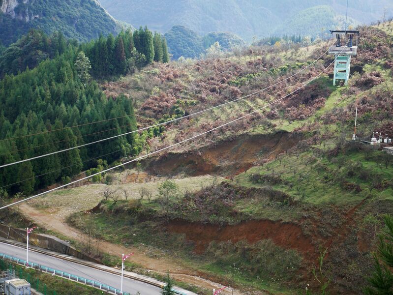 File:Liupanshui MeihuashanZipWires.JPG