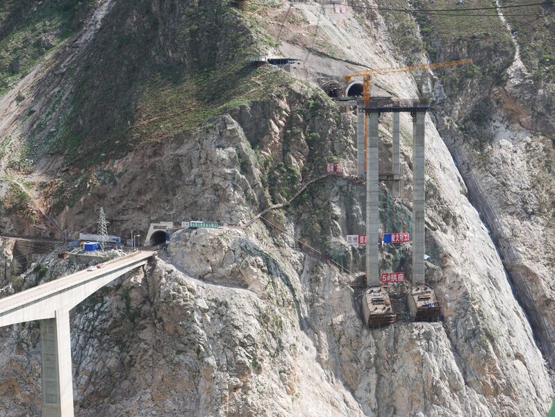 File:LiutongheBridges.JPG