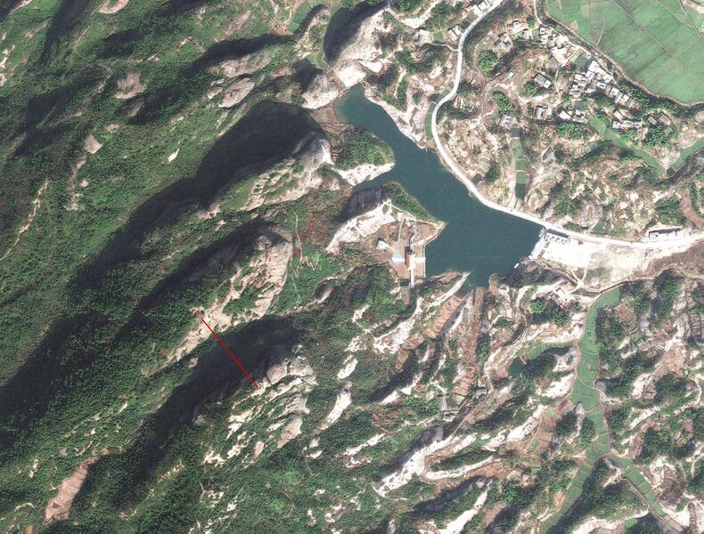 File:ShiniuzhaiScenicFootbridgeSatellite&Bridge.jpg