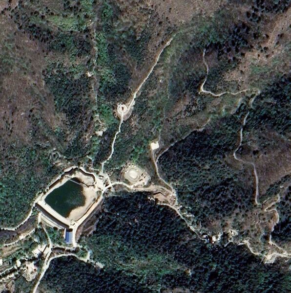 File:ShuilianxiaScenicAreaGlassFootbridgeSatellite2.jpg