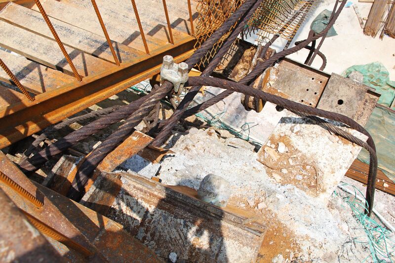 File:XianghuoyanArchFootbridgeSteelCables.jpg