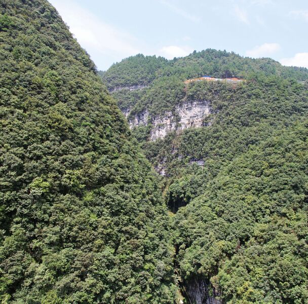 File:XianghuoyanArchFootbridgeUpstreamCliffs Panorama.jpg