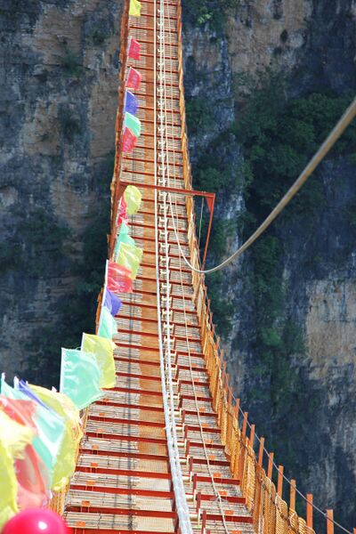 File:ZhangjiajieGlassCatwalkLonglensByEric.jpg