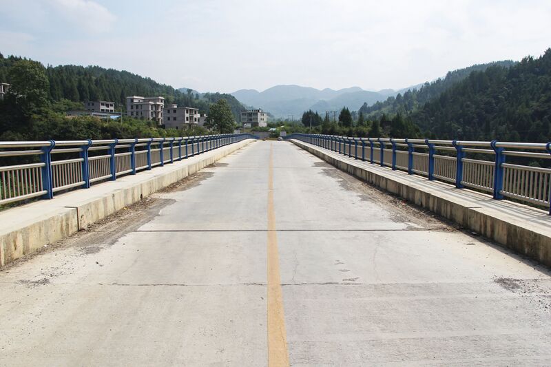 File:LongtanheWuchuanFengleSouthArchDeckView.JPG