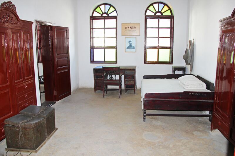 File:117ZunyiMeetingHouseBedroom.jpg