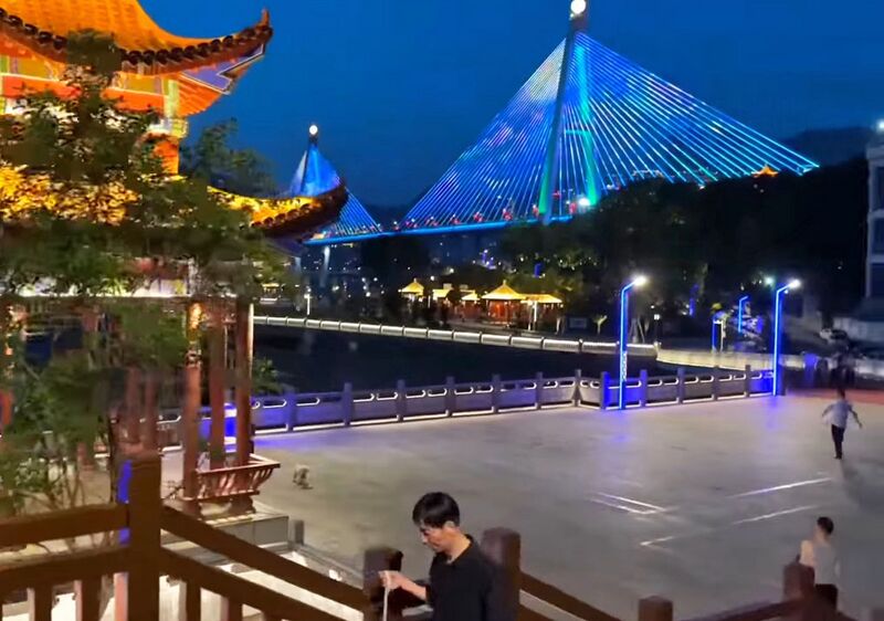 File:BadongyangtzeNightBlue.jpg