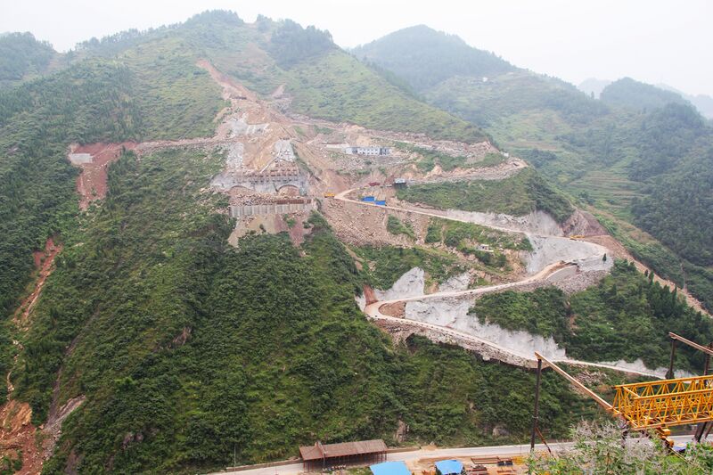 File:YelangheRailwayWideValleyView.jpg