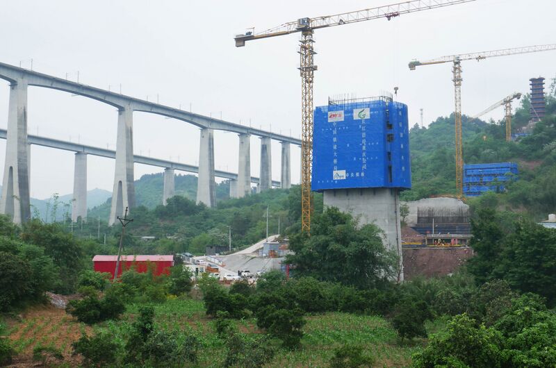 File:CaijiagouRailwayYifuPierBase.JPG