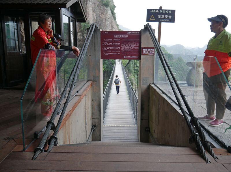 File:FangdongYandangGlassFootbridge10.JPG