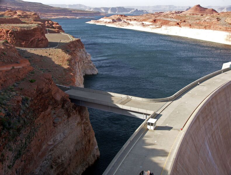 File:GlenCanyonDamBridge122.jpg
