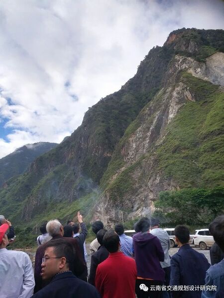 File:Lvzhijiang gorge.jpeg