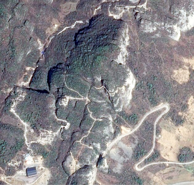 File:EnshiGrandSatelliteClose.jpg