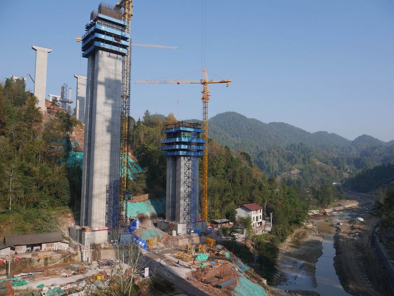 File:HuanghebaYellowCranes.JPG