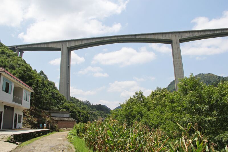 File:LengshuiheFromBelow.jpg
