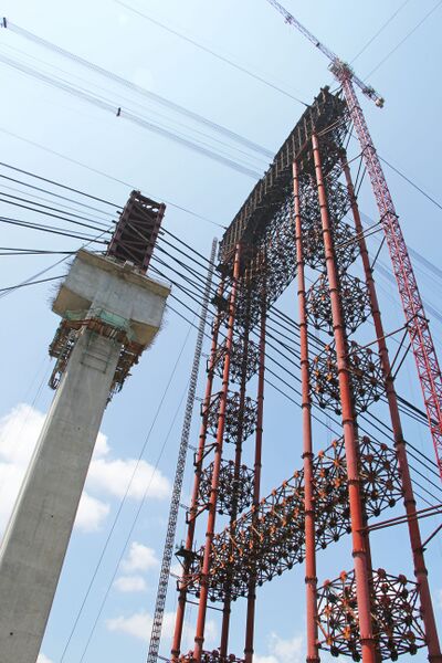 File:NajieheTower&Cables.jpg
