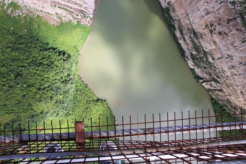 File:DimuheFootbridgeDrop.jpg