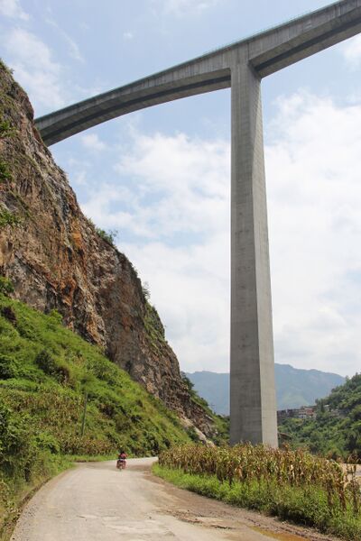 File:HezhangPier&Road.jpg