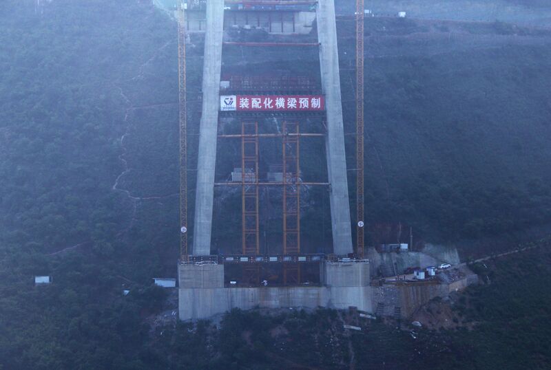 File:MalingheFenglinEastTower&Slope.JPG