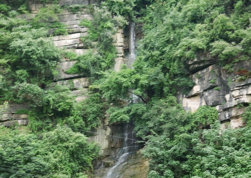 File:QinggangzhuiTwoWaterfall.JPG