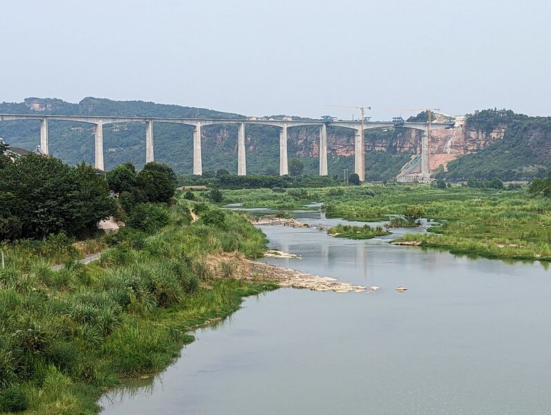 File:Huangbaihe RailwayLonglens.jpg