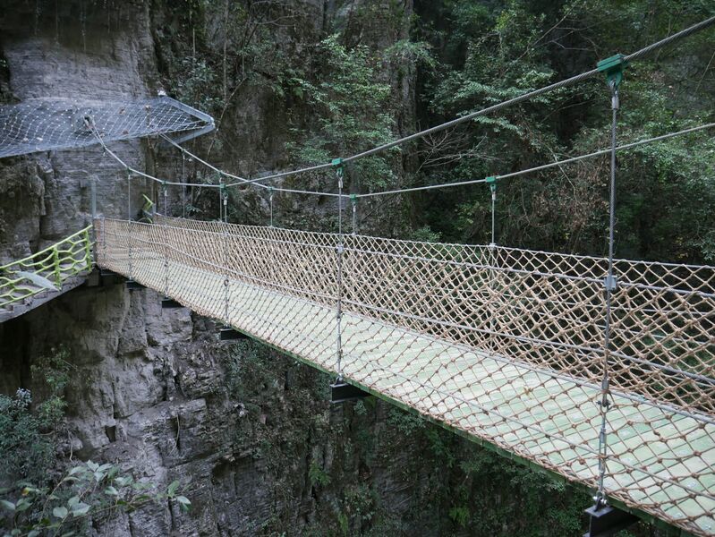 File:Tiandi FootbridgeFarAnchor.JPG