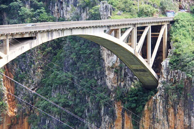 File:BeipanjiangFadeLonglensWest.jpg