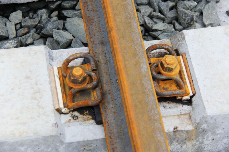 File:DinaheRailwayRust.jpg