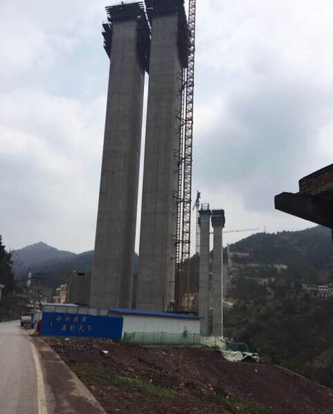 File:Tiantanghe 111m pier.jpg
