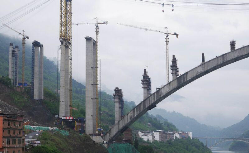 File:XiningheArchLonglensGraySky.JPG
