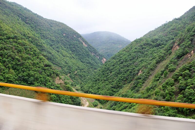 File:G56BeamKm560WestOfNujiangUpstream.jpg