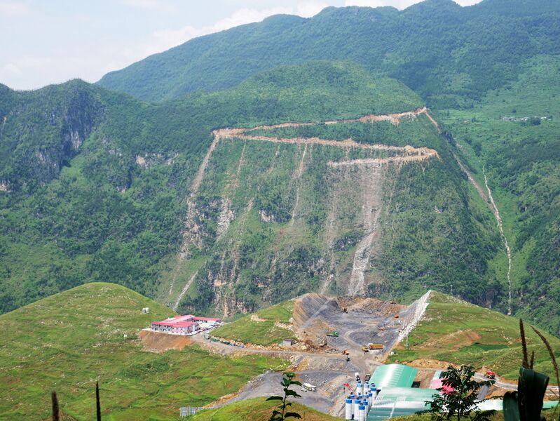 File:GuniuheLongView.JPG