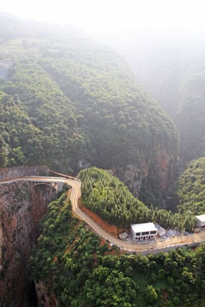 File:WanglongbaoArch&CanyonView.jpg