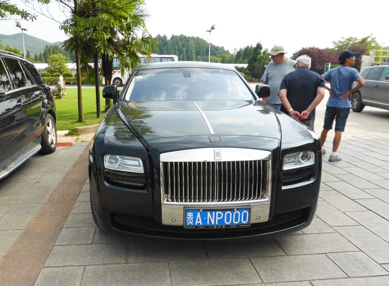 File:146GuiyangRollsbyJohnMorrison.jpg