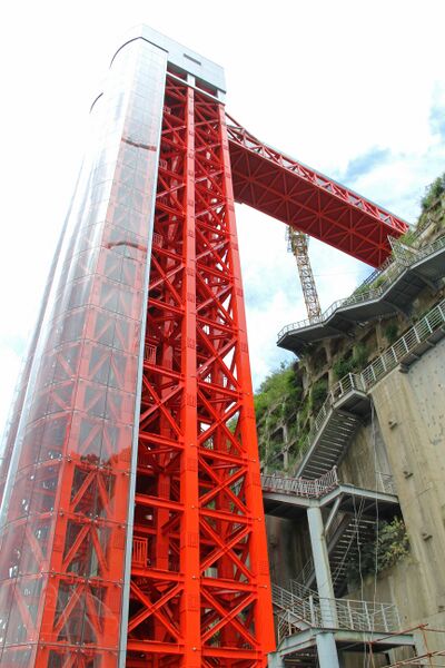 File:98AizhaiElevator&SkyByEric copy.jpg