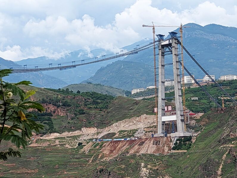 File:ChuandianEastTowerLonglensCloseView.jpg