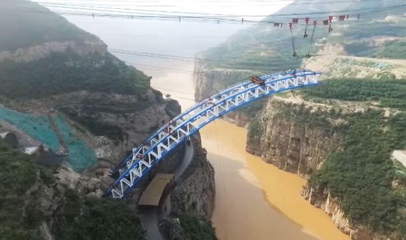 File:HuangheRailwayBridgeLongmen21.jpg