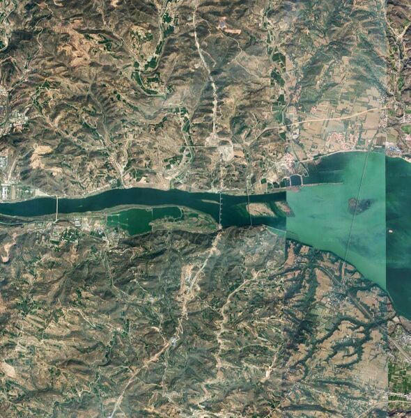 File:Huanghe Jiluoxi SatelliteWide.jpg