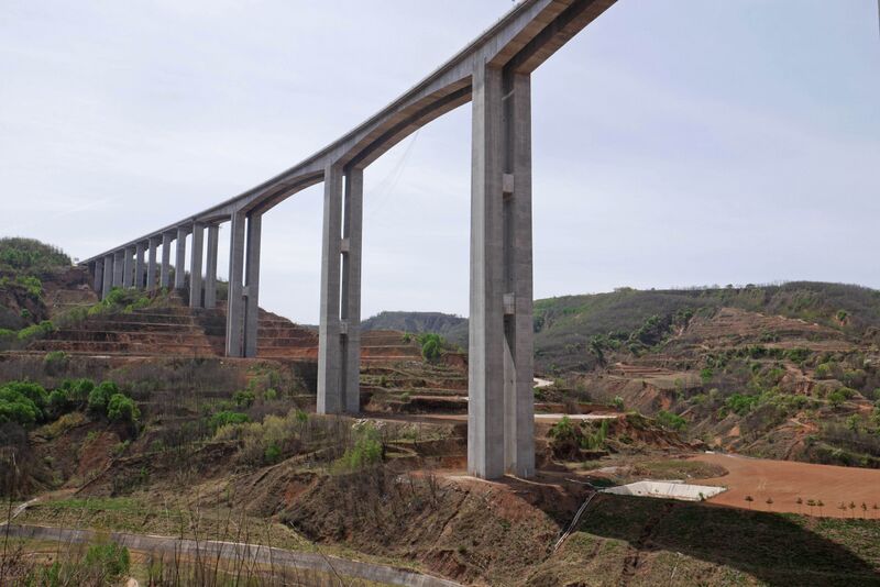File:ZhidanghePiersGround.JPG