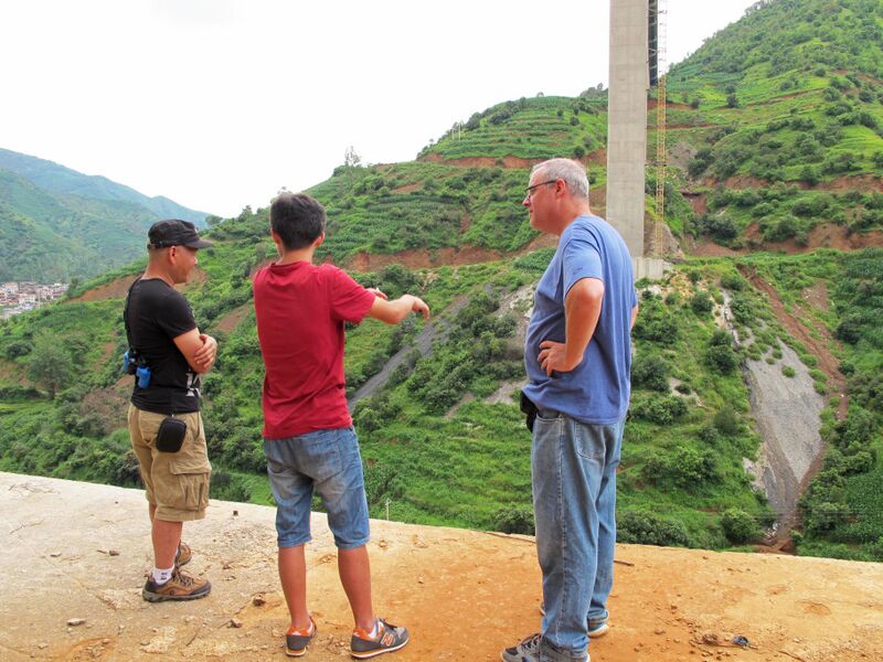 File:Eric&DuanshujunAtMaguoheBridge.jpg