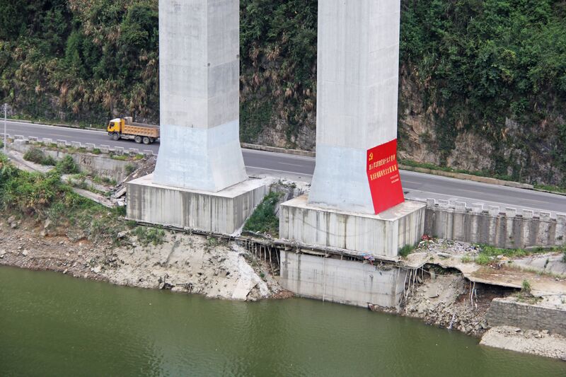 File:FurongzhenPierBaseLonglens.JPG