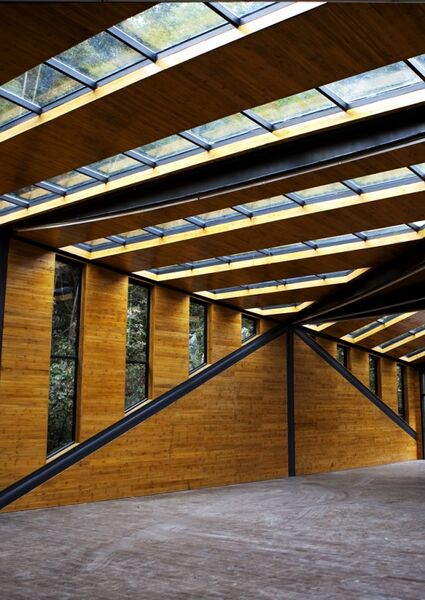 File:GuilinTianmenshanBuildingRoof.jpg