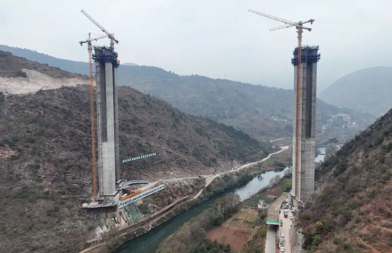 File:Niulanjiang Bridge XuanhuiCranes.jpg