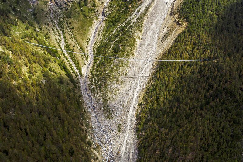 File:Hängebrücke-Randa-by-Valentin-Flauraud-5.jpg