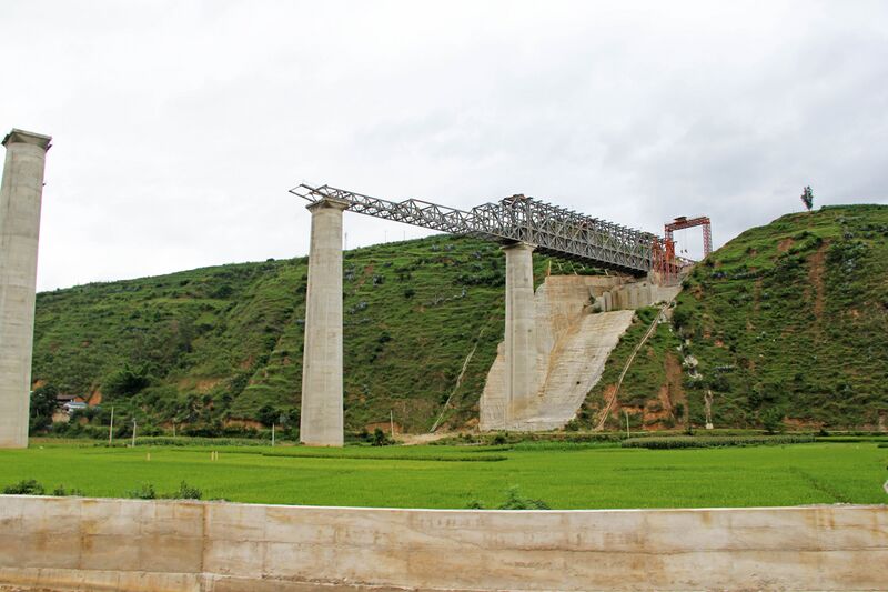 File:LancanjiangRailwayApproachTraveler.jpg