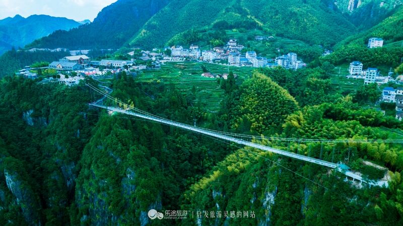 File:NanjianyanCloudGlassFootbridge.jpg